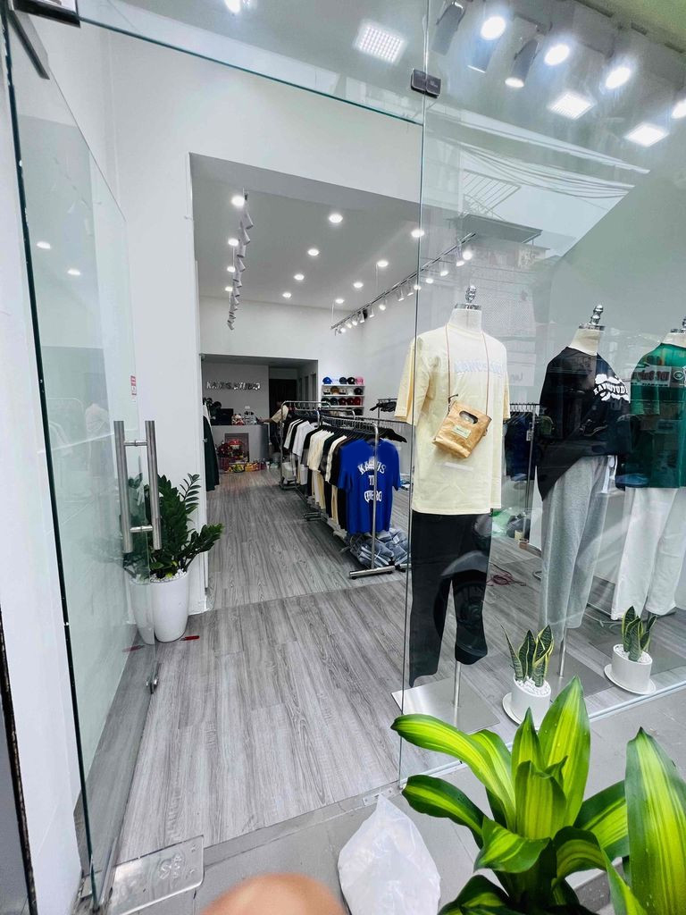 Sang  Shop mặt tiền đường MT Huỳnh Văn Bánh p11 Quận Phú Nhuận 